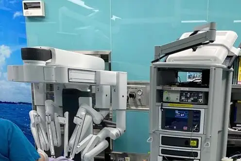 da Vinci robotic surgical system used for minimally invasive urological surgery at Tung’s Taichung MetroHarbor Hospital.