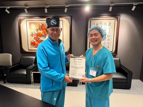 Dr Roger Anthony Idi with Professor Yen-Chuan Ou following completion of an international clinical attachment in Taiwan.
